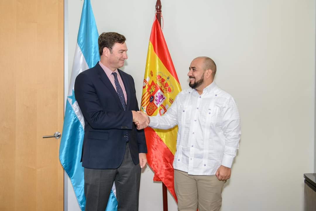 Ministro Esponda y embajador de España fortalecen alianzas en materia educativa Tegucigalpa, Honduras